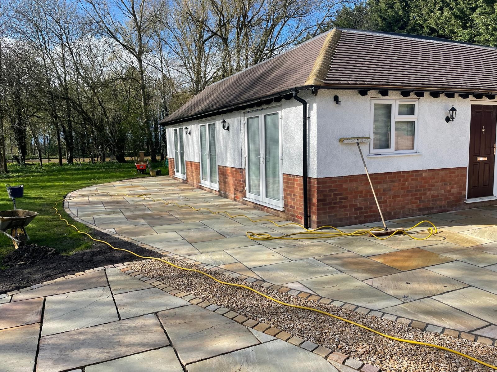 patio, paving and garden landscaping completed by DBD Builders Ltd in Buckinghamshire