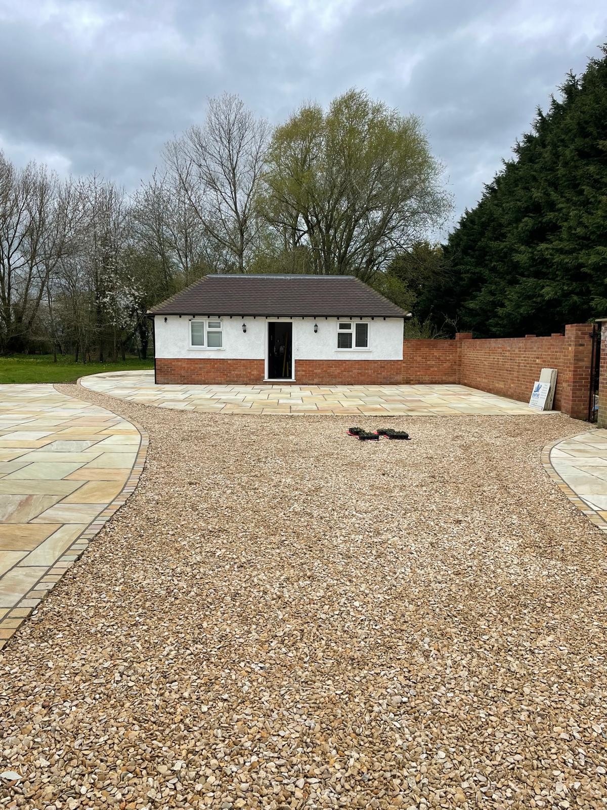 gravel driveway and paving completed by DBD Builders Ltd in Buckinghamshire