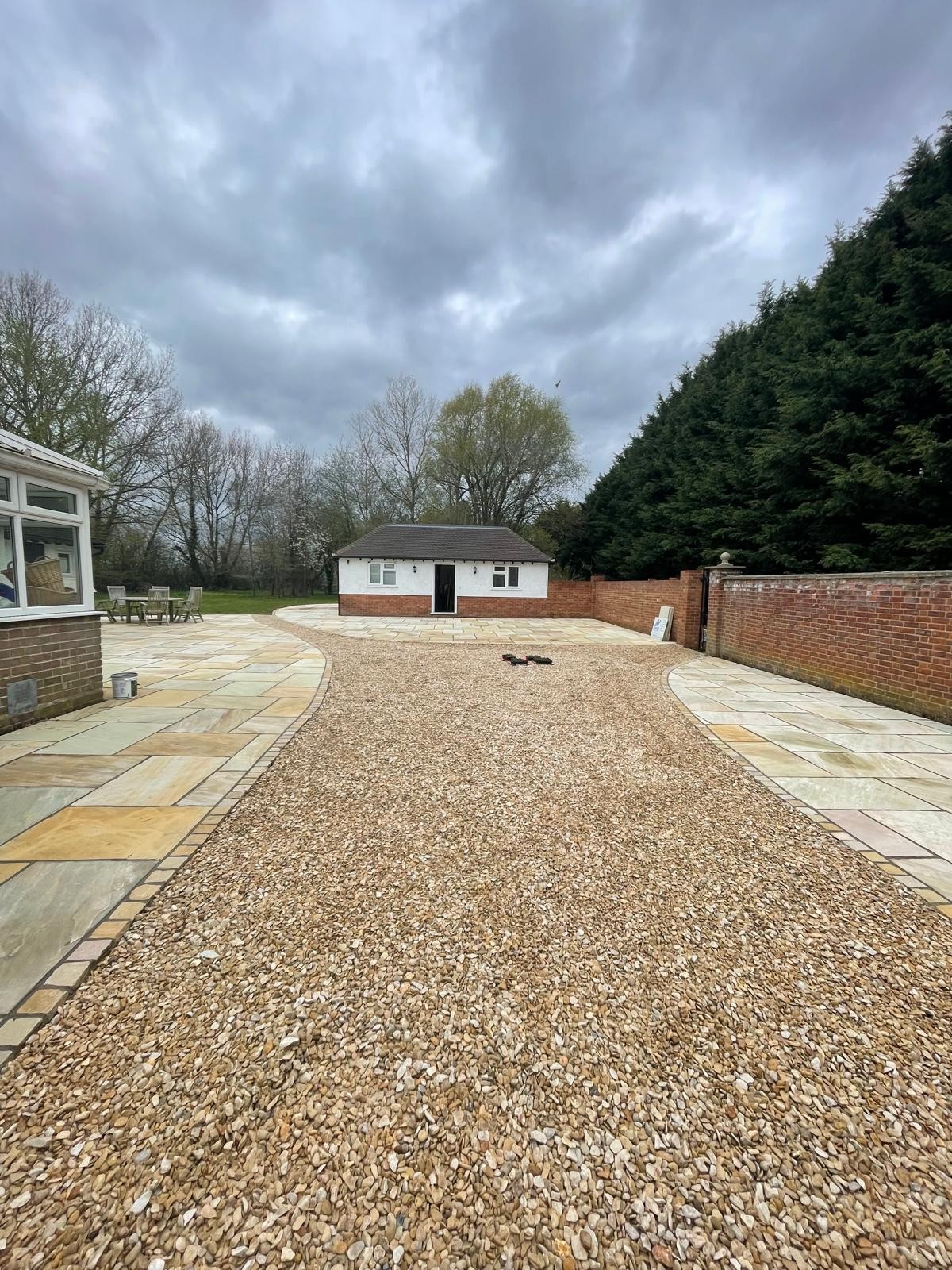 gravel driveway and paving completed by DBD Builders Ltd in Buckinghamshire