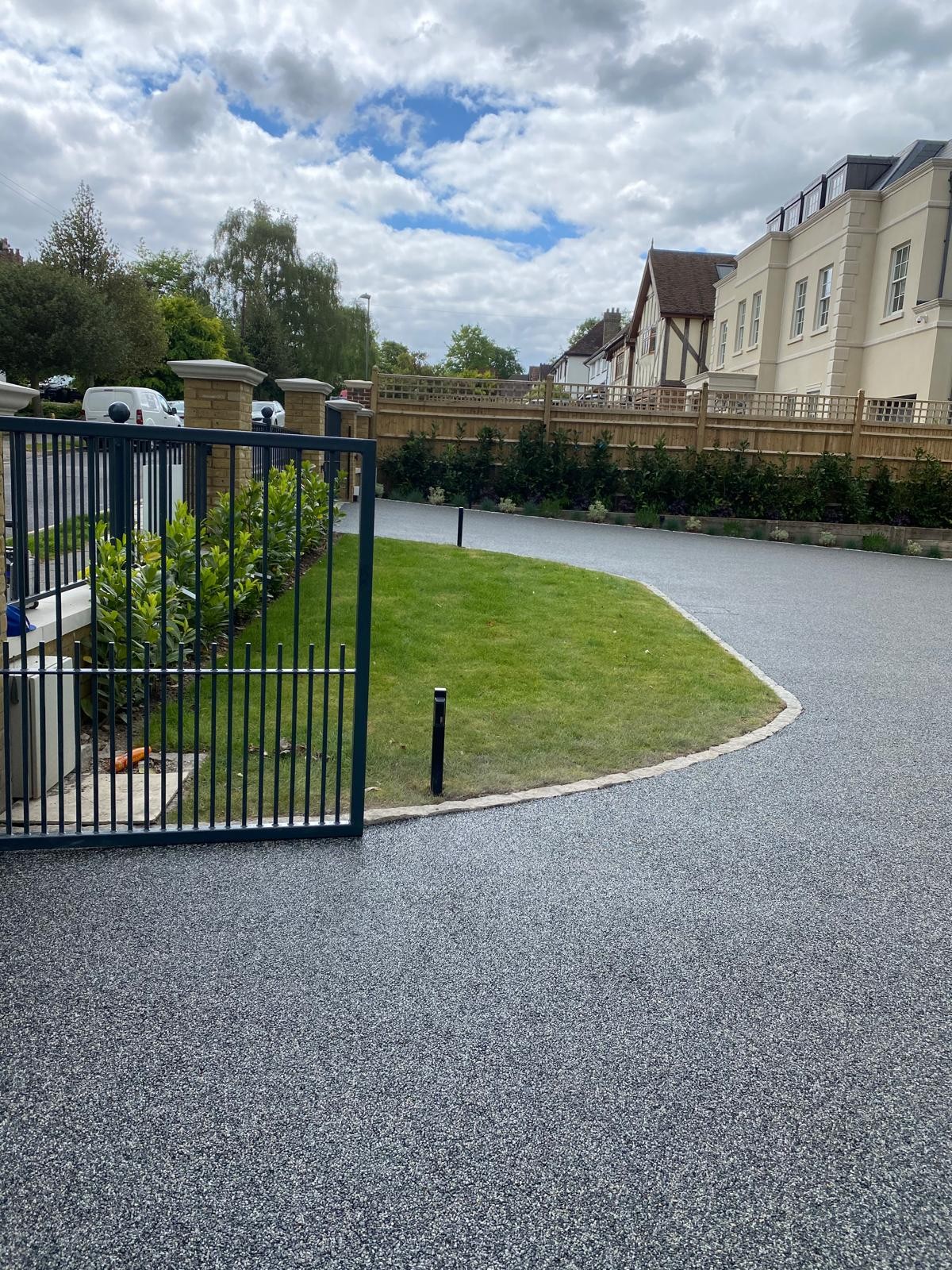resin bound driveway completed by DBD Builders Ltd in Buckinghamshire