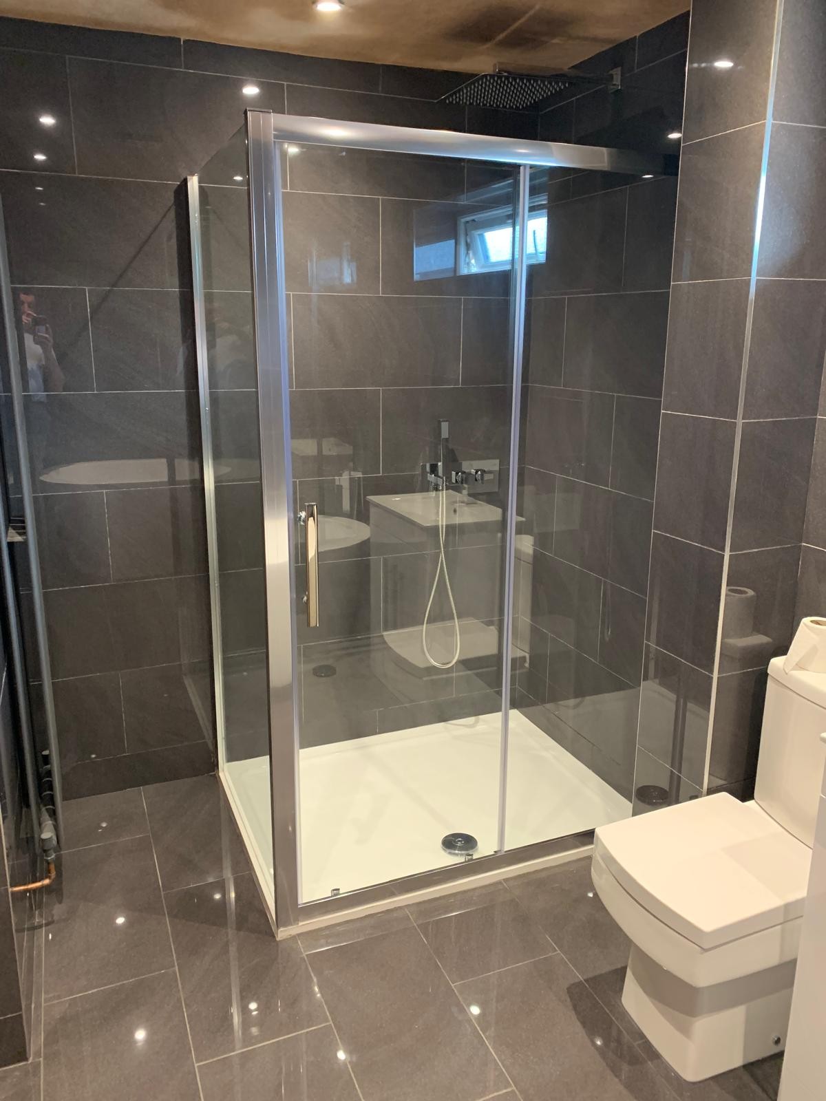 bathroom fitting and tiling completed by DBD Builders Ltd in Buckinghamshire
