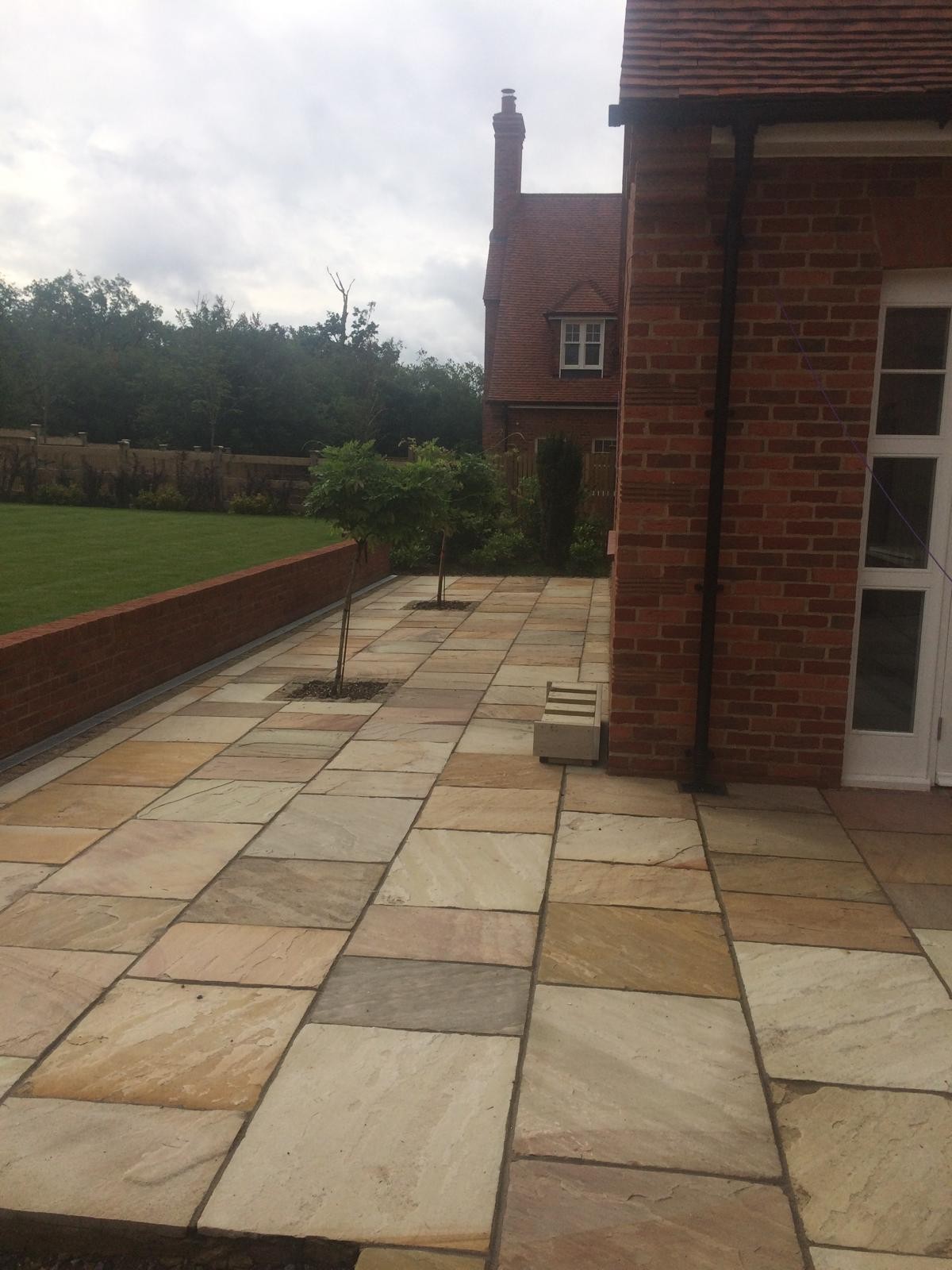 patio, paving and garden landscaping completed by DBD Builders Ltd in Buckinghamshire